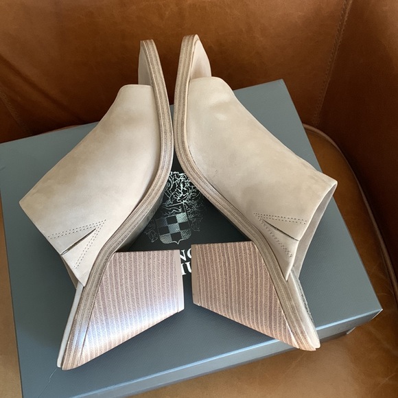 🌺VINCE CAMUTO NUBUCK SLIDE SANDALS🌺 - Picture 4 of 7